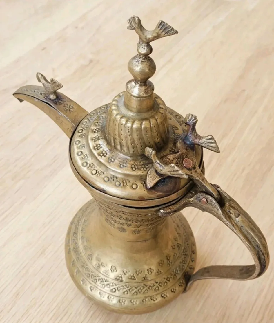 alte arabische Kaffeekanne / Dallah / Ibrik aus Messing., € 25,- (6830 Rankweil)