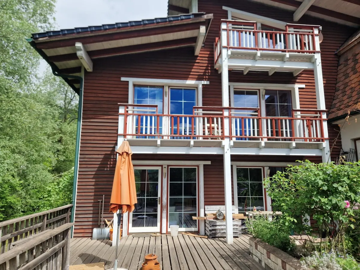 modernes Einfamilienwohnhaus im Gebäudeensemble mit Potenzial - Ansicht 2