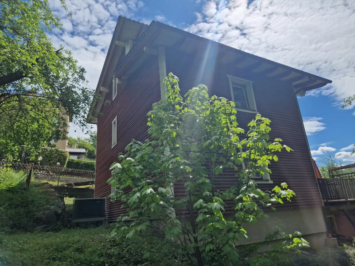 modernes Einfamilienwohnhaus im Gebäudeensemble mit Potenzial - Ansicht 3
