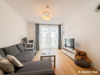 LICHTDURCHFLUTETE 2-ZIMMER-WOHNUNG - INNENHOFLAGE - DURCHDACHTER GRUNDRISS - OPTIMALE VERKEHRSANBINDUNG