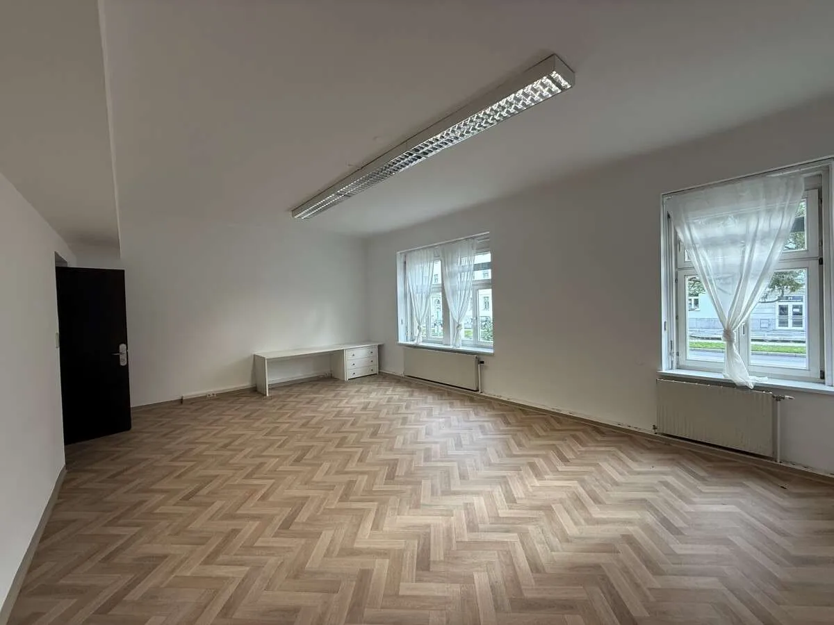 Vielseitig nutzbarer Praxis- oder Büroraum in zentraler Lage von Wiener Neustadt - Ansicht 2