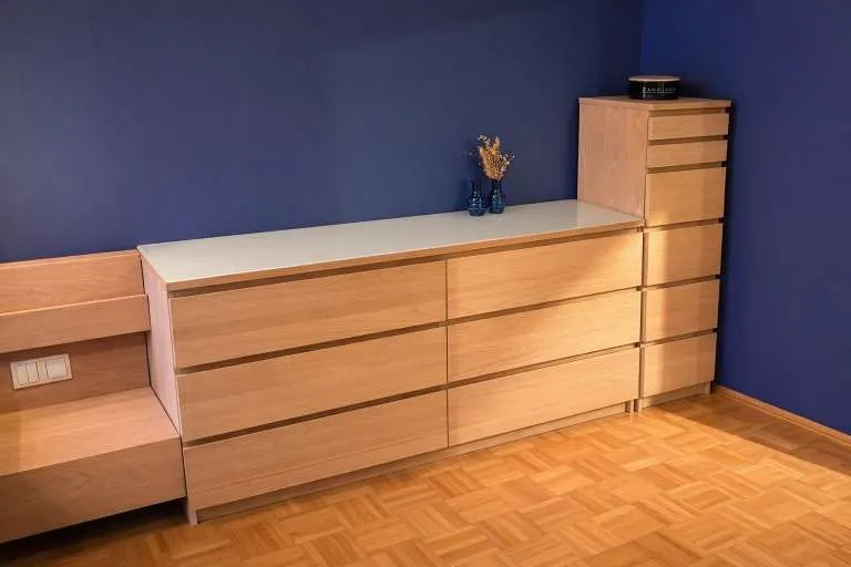 IKEA MALM Kommode 160x48x78 Eiche weiß lasiert inkl. Glasplatte, € 100,- (4813 Altmünster)