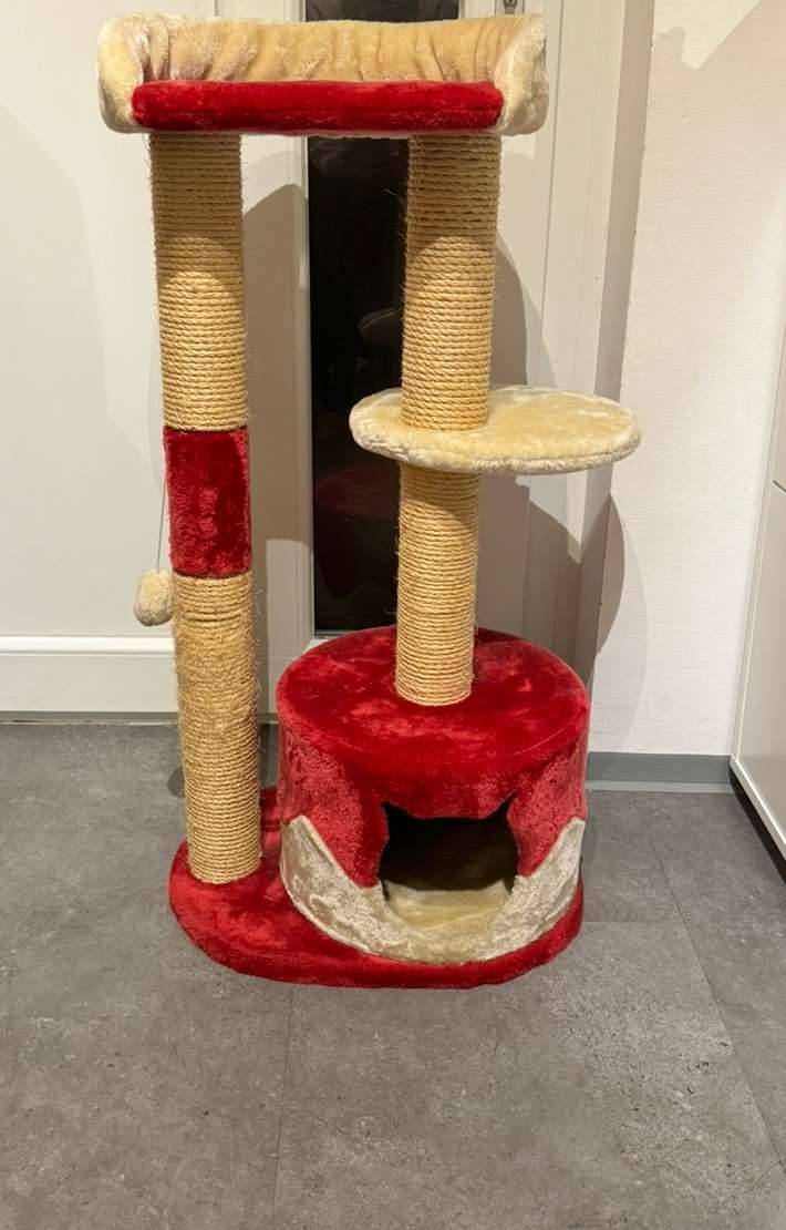 Wunderschner Kratzbaum Trixie pilar rot/ beige,  72,- (4600 Wels) -  willhaben