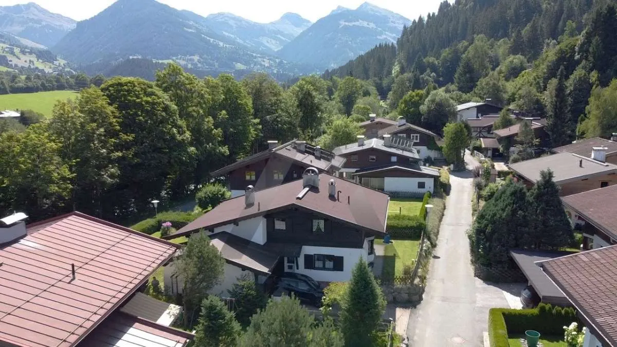 Charmantes Einfamilienhaus mit Garten in idyllischer Lage – pohled 2