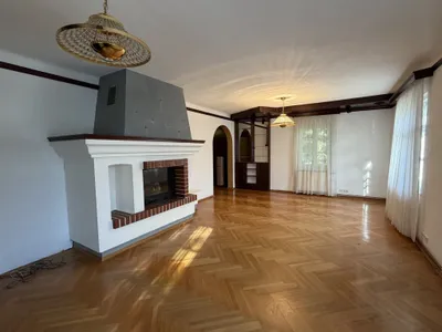 4-Zimmer-Haus mieten in Wiener Neustadt Land – 180 m², € 1.590 – Bild 2 von 9