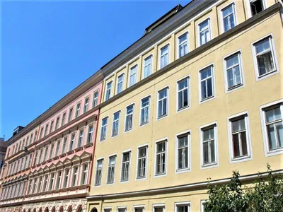 DISSLERGASSE, UNBEFRISTET, 43 m2 Altbau mit Balkon, 2 Zimmer, Komplettküche, Wannenbad, Parketten, 3. Liftstock, Wien-Mitte-Nähe – Bild 3