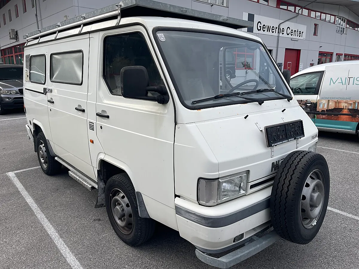 Nissan Selbstausgebauter Camper