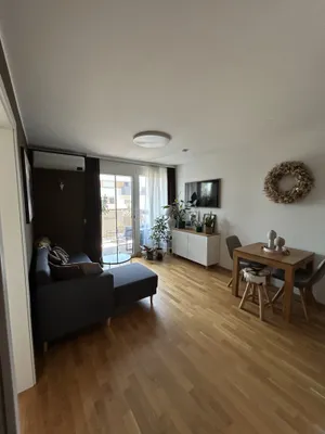 (reserviert) Klimatisierte 2-Zimmer Wohnung mit Balkon – Bild 3