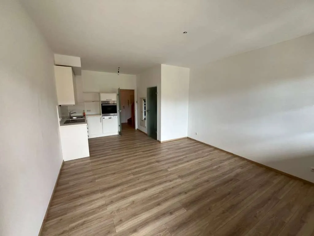 Neu renovierte 3 Zimmer Wohnung im Schlosshof Mondsee mit kleinem Balkon und Parkplatz – pohled 3