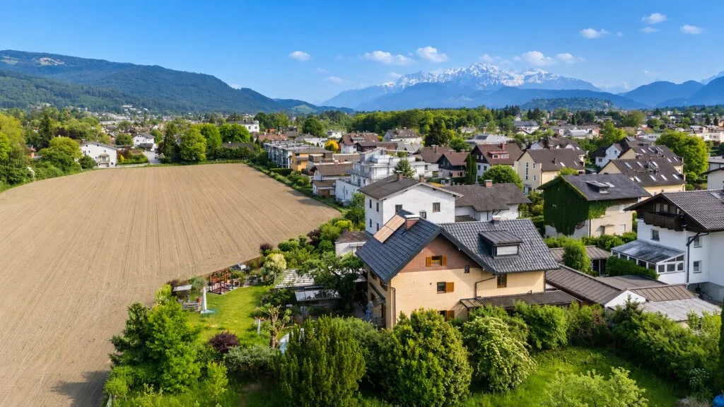 Einzigartiges Grundstück mit sanierungsbedürftiges Mehrfamilienhaus mit Entwicklungspotenzial in Salzburg- Aigen - direkt am Grünland mit bewilligtem Doppelhausprojekt - Ansicht 2