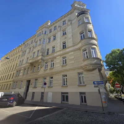 ERSTBEZUG! Klassische Stilaltbauwohnung mitten in der Josefstadt