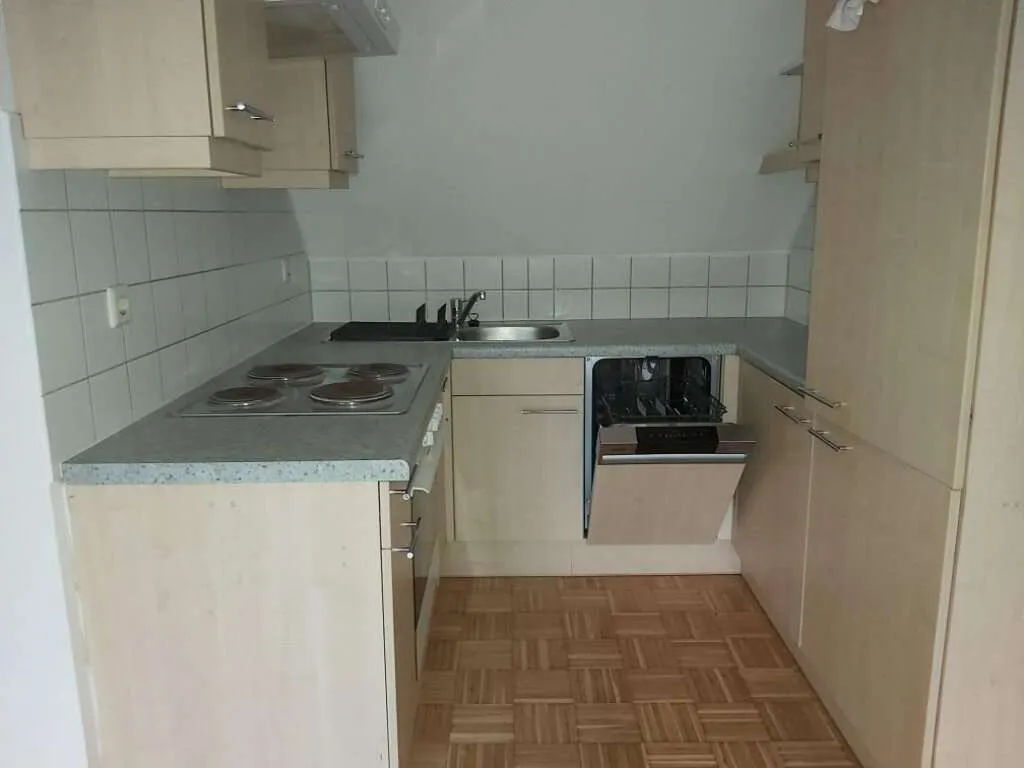 Zentrale 2-Zimmer-Wohnung mit Küchenblock im 2. Obergeschoß (Dachgeschoß) am Hauptplatz in Kapfenberg zu mieten ! - Ansicht 2