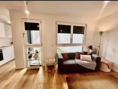 PROVISIONSFREI: RUHIGE, MODERNE UND VOLLMÖBLIERTE 1-ZIMMER-WOHNUNG – Bild 2