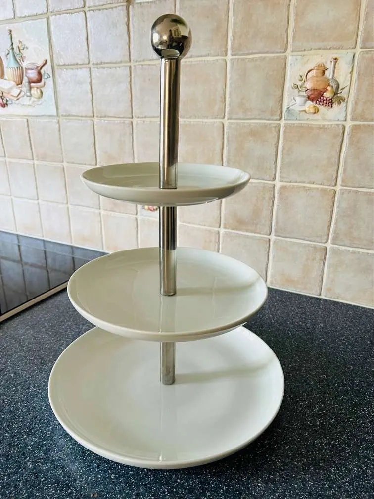 DEPOT Etagere, € 10,- (3621 Mitterarnsdorf)