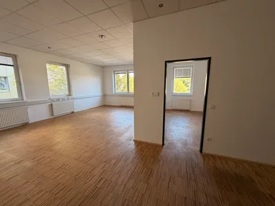 Gewerbeimmobilie mieten in Wels-Land – 100 m², € 1.000 – Bild 2 von 2