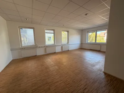 Gewerbeimmobilie mieten in Wels-Land – 100 m², € 1.000 – Bild 1 von 2