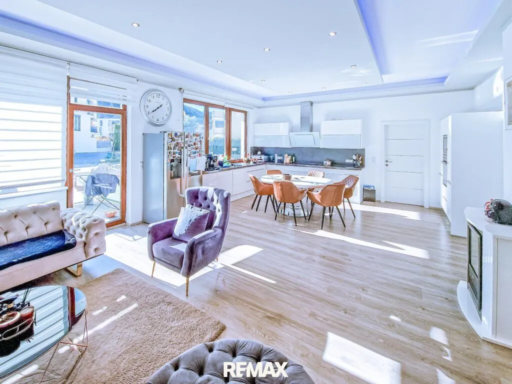 Hochwertiger 106 m² Altbau-Wohntraum mit sonnigem Balkon im Zentrum von Völs!, Völs