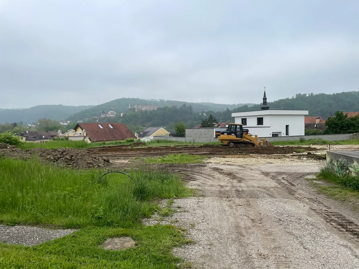 Baugrund im Zentrum von Gars am Kamp mit Blick auf die Burg - Widok 3