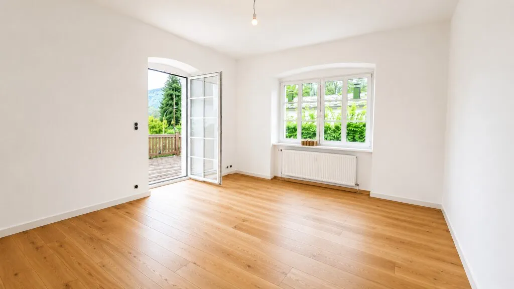 Erstbezug nach Sanierung - 60 m² Wohnfläche - 67 m² Terrasse - Seeblick und Bademöglichkeit - Zweitwohnsitz erlaubt! – pohled 2