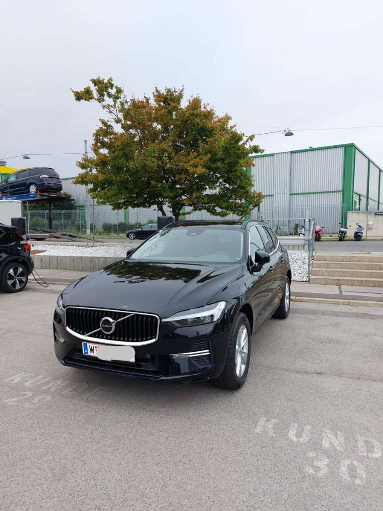 Volvo XC60 B4 Mild-Hybrid Momentum Plus SUV / Geländewagen