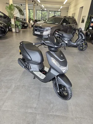 Peugeot Kisbee 50ccm €5+ Black Edition