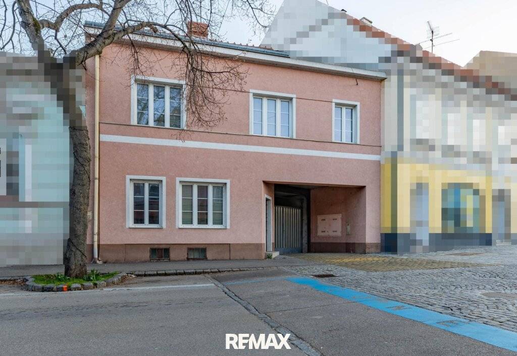 Stadthaus direkt am Hollabrunner Hauptplatz mit 2 Garagen - ideal zum Wohnen & für gewerbliche Nutzungen!, Hollabrunn