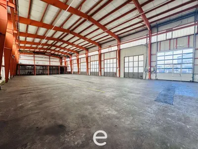 Gewerbeimmobilie mieten in Vöcklabruck – 1 057 m², € 3.781 – Bild 2 von 6