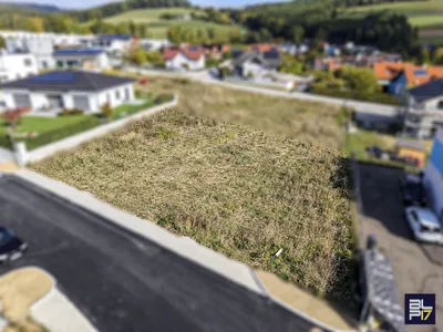 Grundstück kaufen in Wiener Neustadt Land – 875 m², € 83.000 – Bild 1 von 6