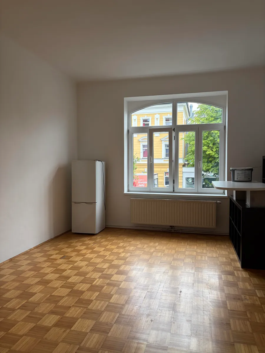TEILMÖBLIERTE 2 ZIMMER-ALTBAUWOHNUNG nähe Lenaupark - Widok 3