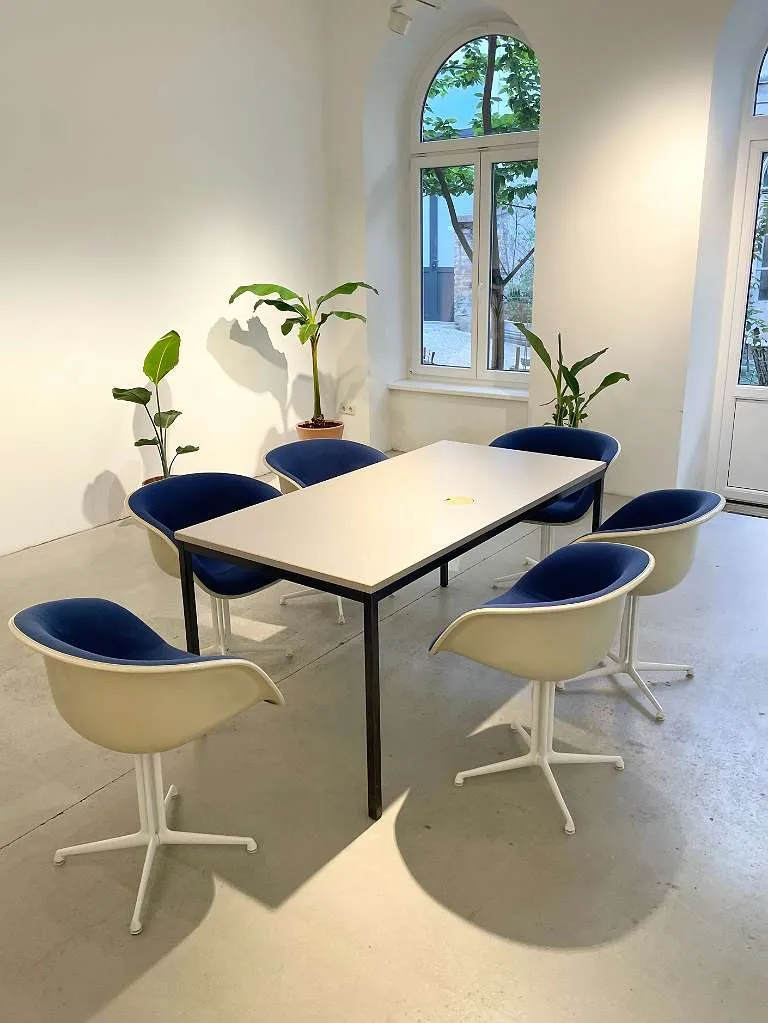 2 Arbeitsplätze in ruhigem Studio mit Garten zu vermieten - Ansicht 2
