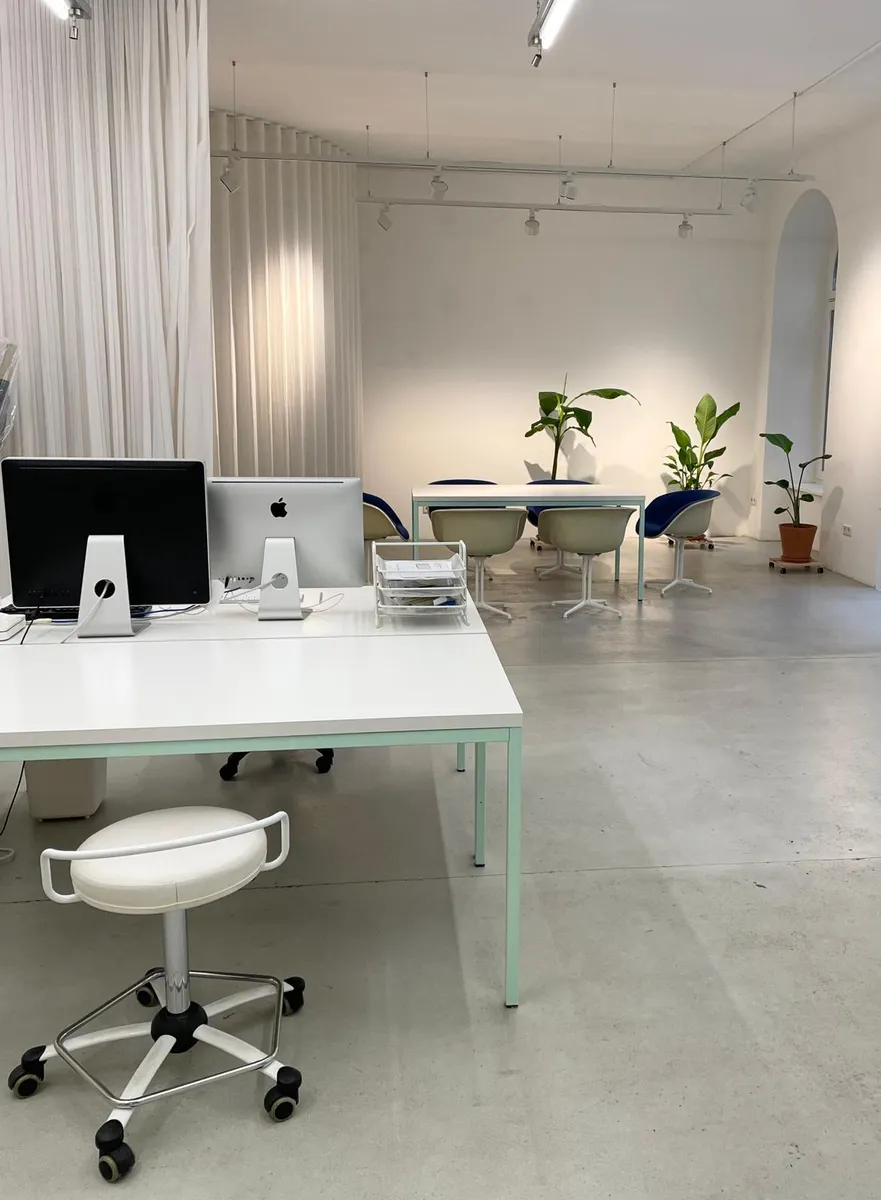 2 Arbeitsplätze in ruhigem Studio mit Garten zu vermieten - Ansicht 3