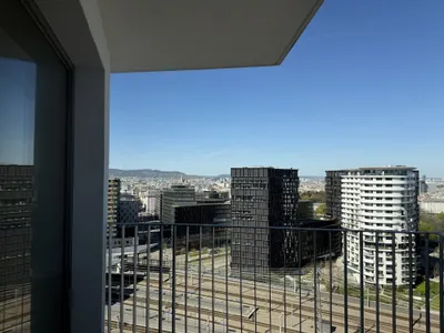 Online-Terminbuchung: 18. OG mit Lift | 1 Zimmer-Wohnung | 4m² Balkon nordseitig | Co-Working-Bereich, Fitnessstudio und Dachterrasse zur gemeinschaftlichen Nutzung! – Bild 2