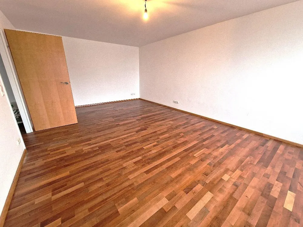 Sehr helle und kompakte Familienwohnung im 4. Liftstock mit guten Verkehrsanbindungen - Ansicht 2