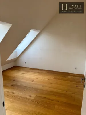 Moderne 2-Zimmer Dachgeschoßwohnung in 1100 Wien - 65m², Miete EUR990!
