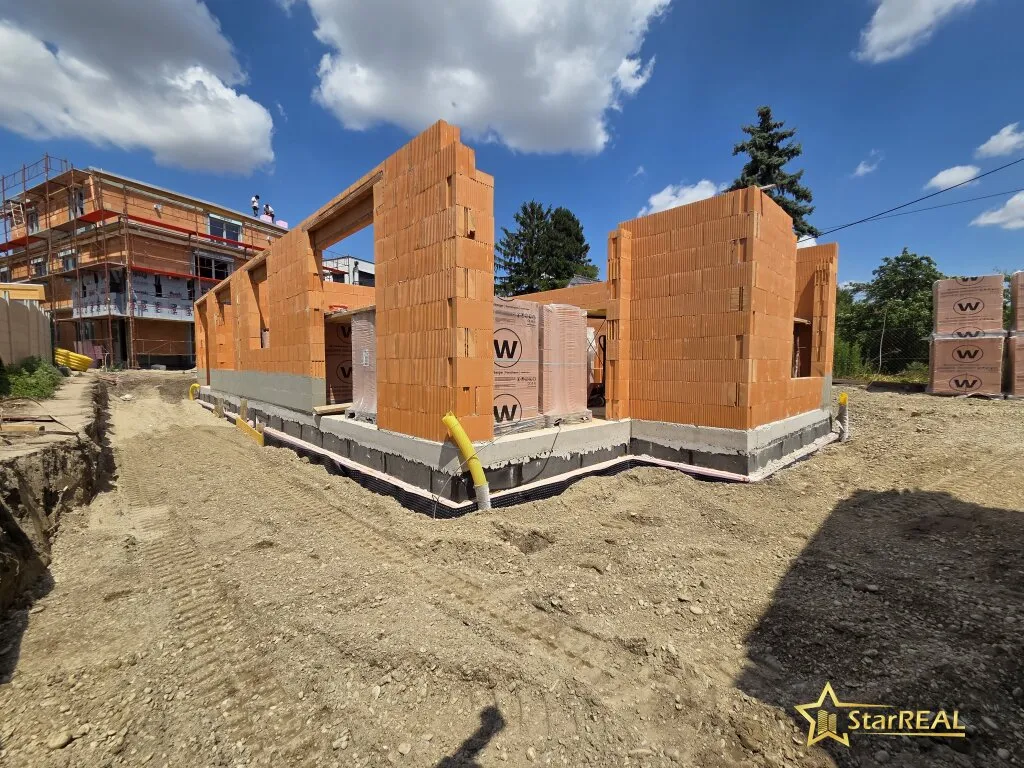 IN BAU. 187m² WOHNNUTZFLÄCHE - 112m² GARTEN. WIENERBERGER ZIEGELHAUS MIT KELLER! PROVISIONSFREI für den Käufer. – pohled 2