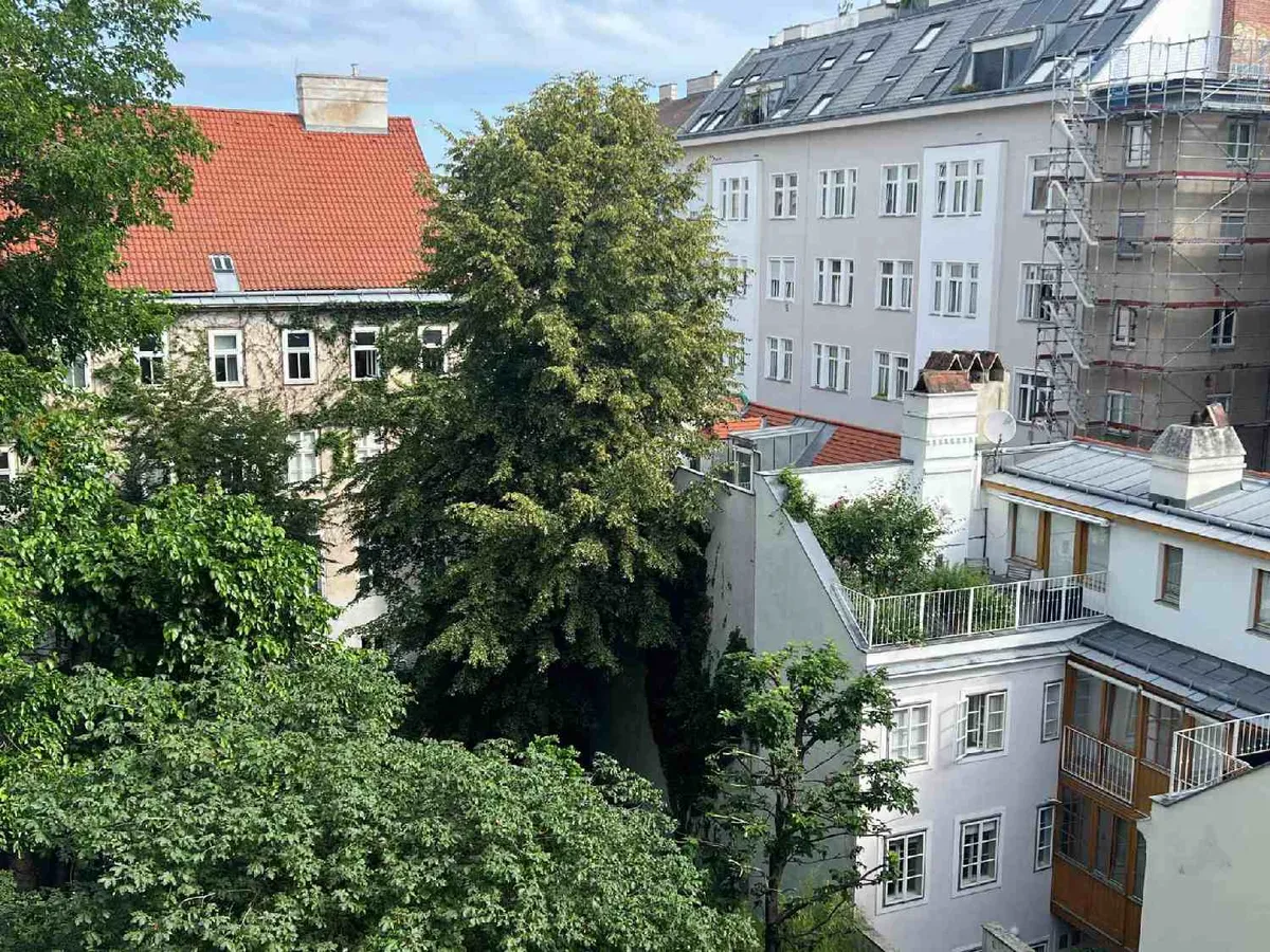 Wohnen am Rande des beliebten Freihausviertels - 2,5 -Zimmer-Wohnung mit Grünblick - Widok 2