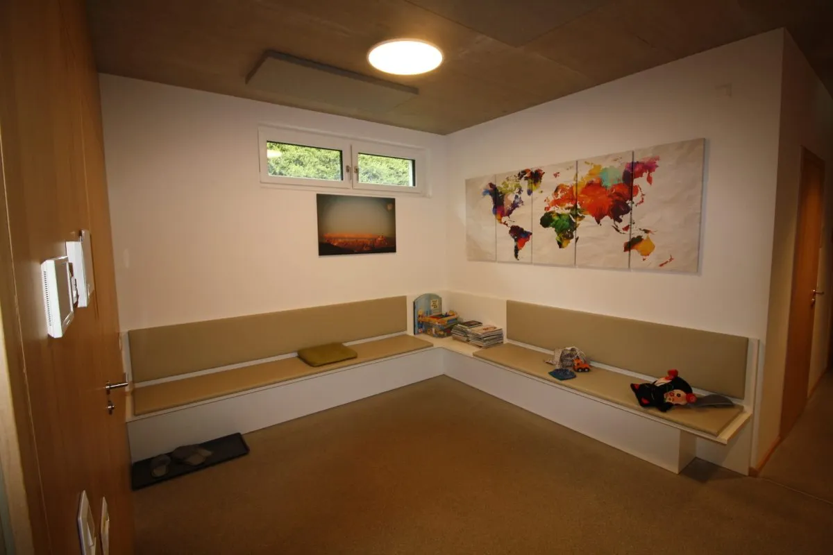 Praxisraum mit Wartezimmer - Ansicht 3