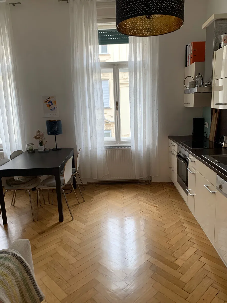 Außergewöhnliche 1,5 - ZIMMERWOHNUNG mit perfekter LAGE im Herz-Jesu-Viertel – pohled 2