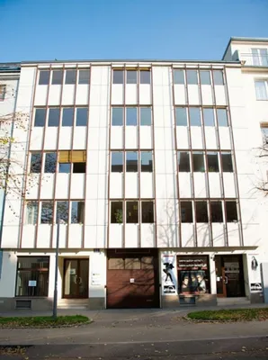 Gewerbeimmobilie mieten in Wien – 215 m², € 4.584