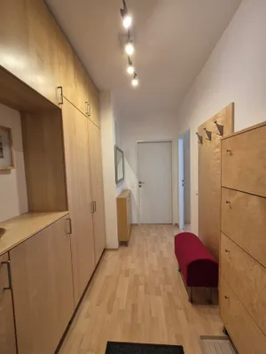 (reserviert) Moderne, helle und ruhige Wohnung mit Loggia und guter Anbindung – Bild 3