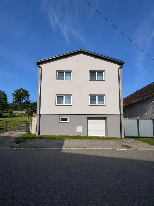 Modernisiertes Einfamilienhaus mit großzügigem Raumkonzept - Ansicht 2
