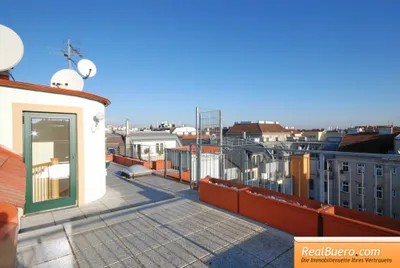 Lichtdurchflutete Dachgeschoßwohnung mit sehr großer Terrasse in der Wolfganggasse – Bild 2