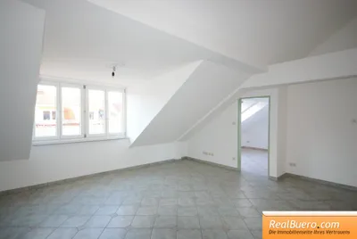 Lichtdurchflutete Dachgeschoßwohnung mit sehr großer Terrasse in der Wolfganggasse