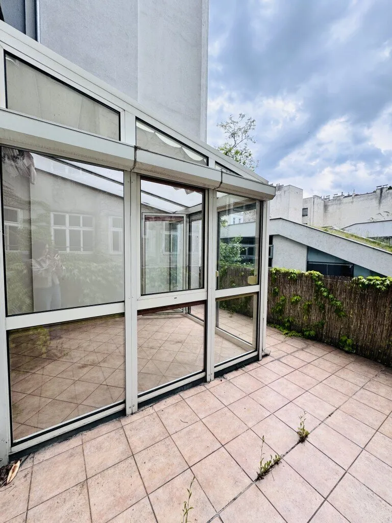Charmantes Altbaubüro mit Wintergarten und Terrasse! Mietdauer unbefristet! – pohled 2