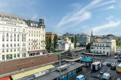 Sonnige 3-Zimmer-Wohnung mit Blick auf den Naschmarkt im Herzen Wiens