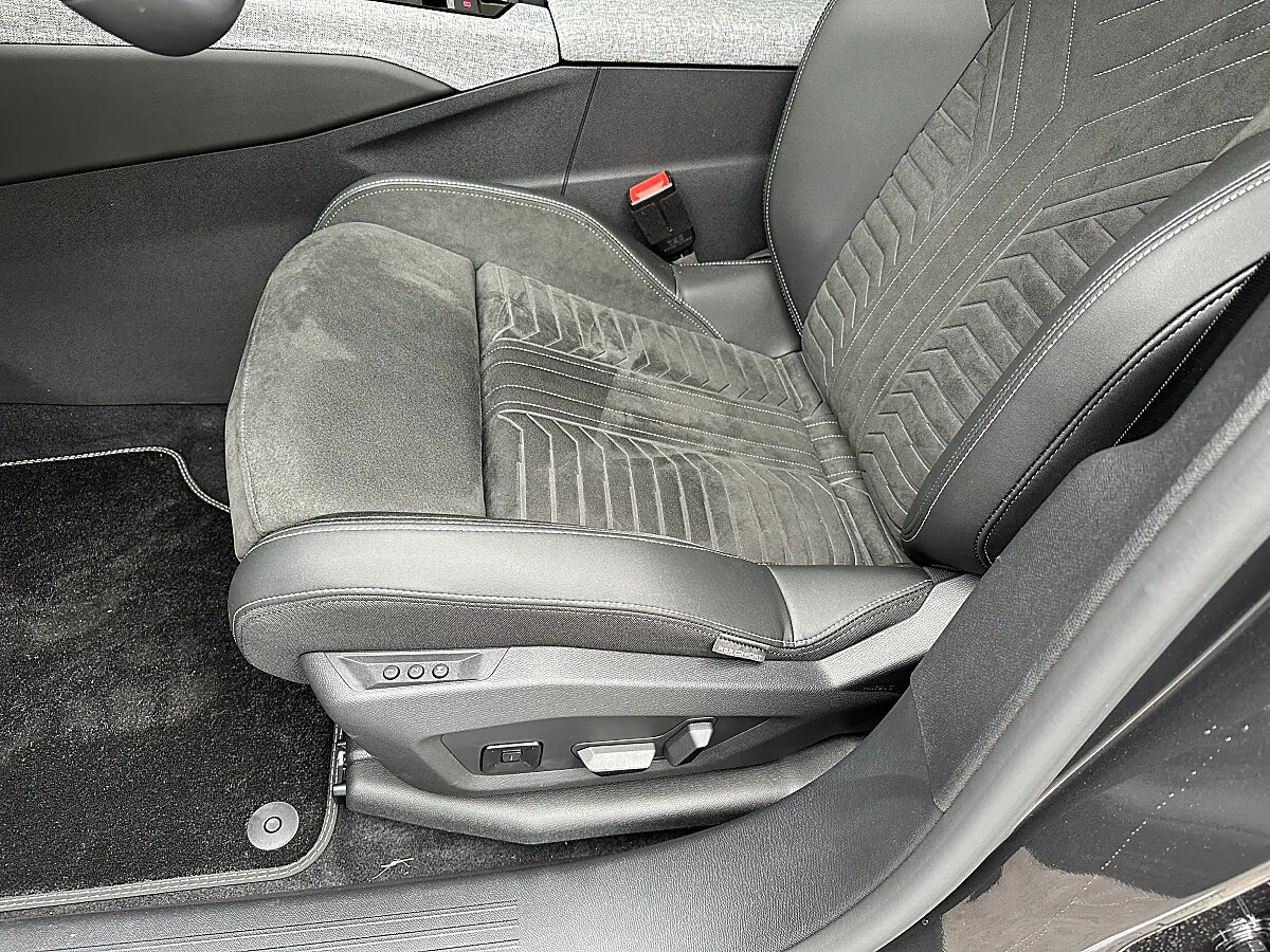 Peugeot 3008 GT 1.6 Plug-In Hybrid 195PS e-DCS7 – Bild 10