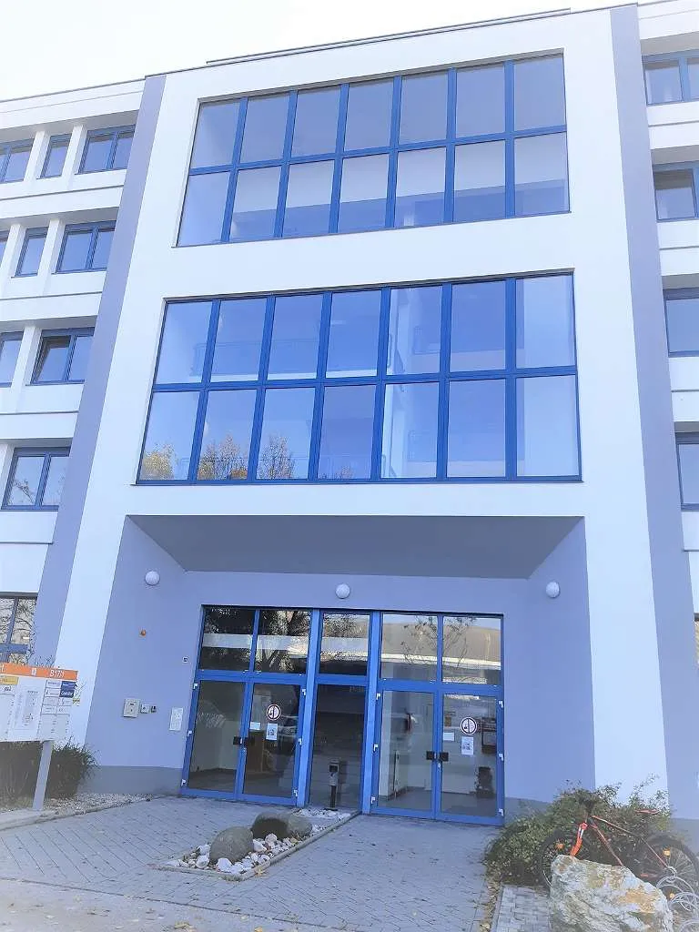 Büro, Lagerboxen und Lagerflächen mit ausreichend Parkplätzen – pohled 2