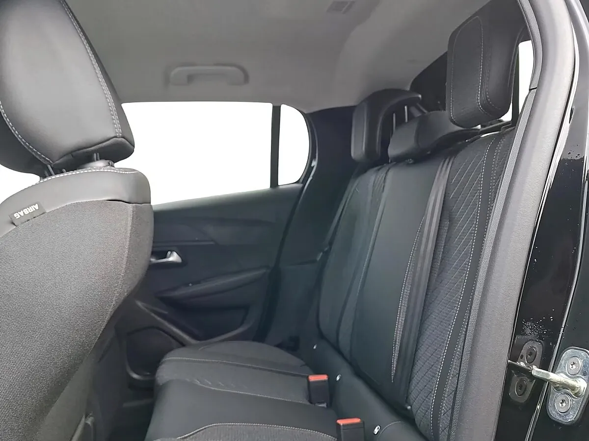 Peugeot 208 1.2 Hybrid 110 Allure (EURO 6e) – Bild 9