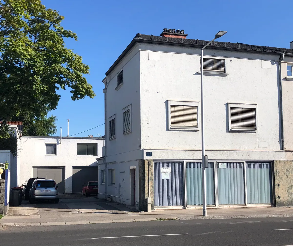 Zentrales Stadthaus in Wels, mit Wohnung, Geschäft, Büros, Seminarraum und Werkhalle. Direkt vom Eigentümer.