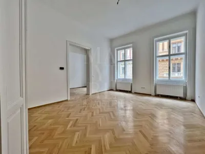 Altbauwohnung beim Parlament - ERSTBEZUG